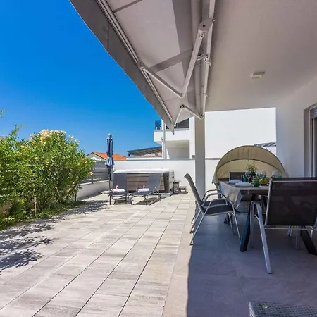 Apartman In 42960 Crikvenica